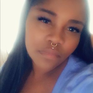 Meet your Posher, Carmela